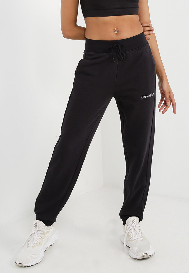 joggers with zipper pockets