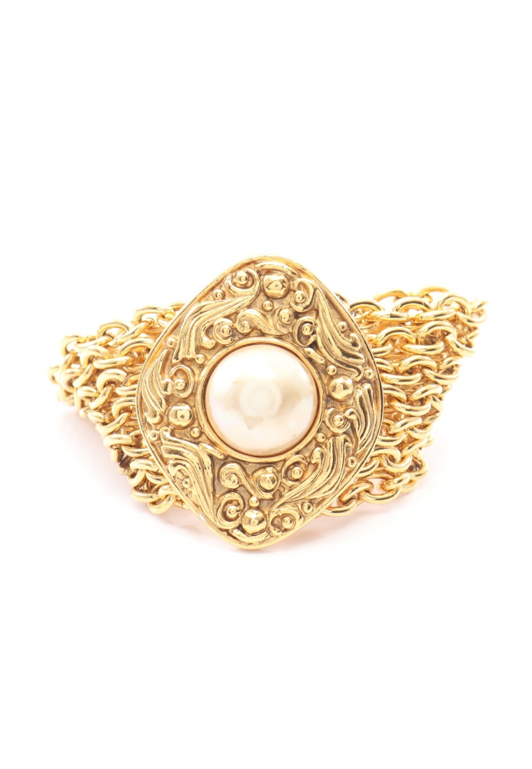 Chanel Pre-Loved Chanel bracelet GP Fake pearl gold off white vintage