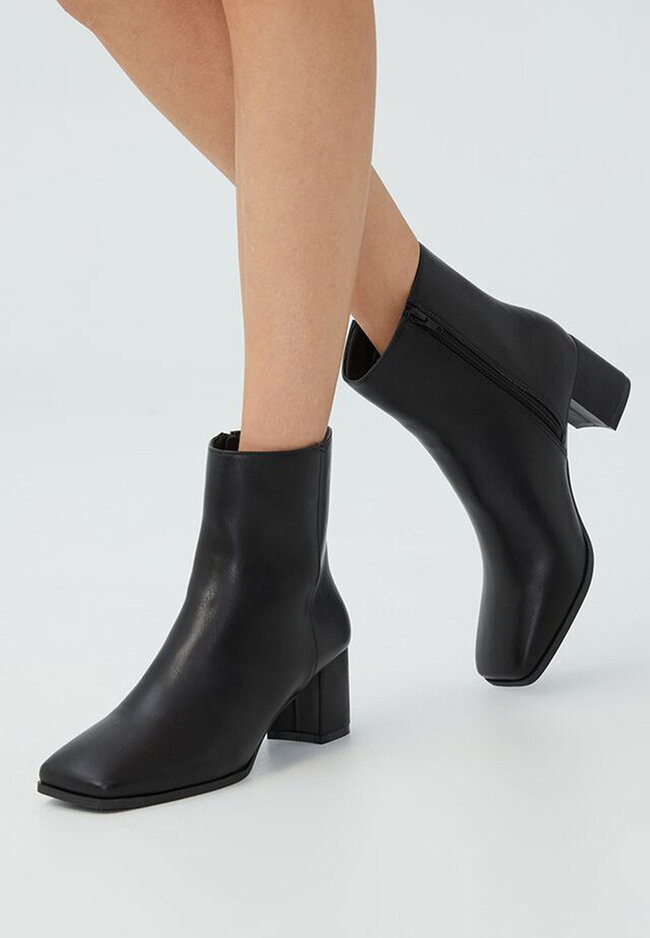 Buy Heeled Boots For Women Online on 