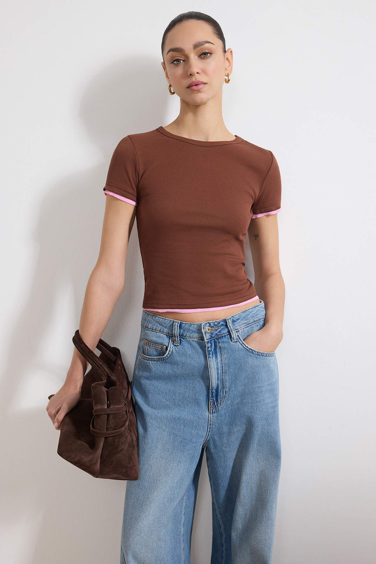 Trendyol Brown Fitted/Bodycon Short Sleeve Ribbed Stretch Knitted Blouse Twoss26Bz253