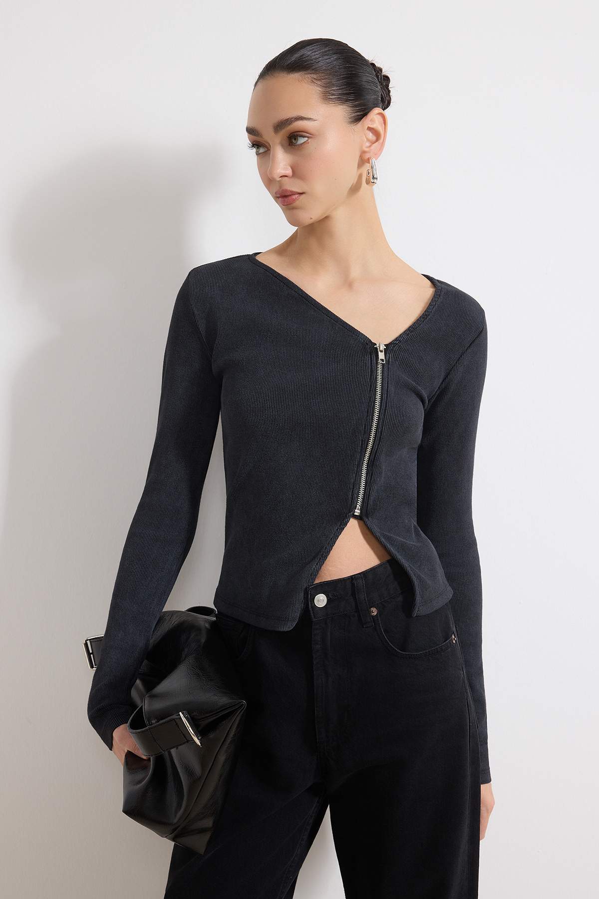 Trendyol Anthracite Fitted Asymmetrical Collar Zippered Distressed/Faded Effect Stretchy Knitted Blo